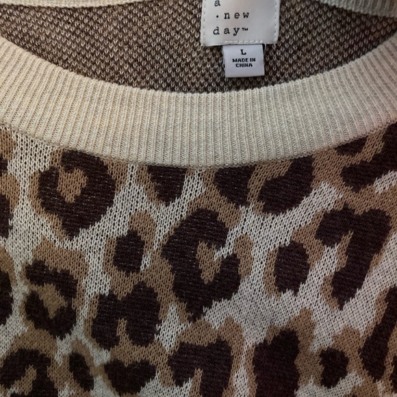 New day sweater - Picture 2 of 2